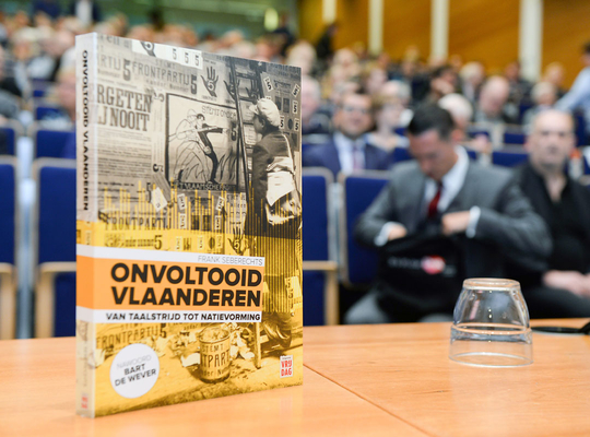 Boek 'Onvoltooid Vlaanderen' van Frank Seberechts - Roeselare 29-5-2017