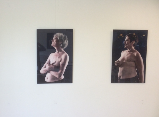 Femmes Fatales fototentoonstelling Expositie van het fotowerk van Jurgen Rogiers in dienstencentrum De Ploeg, Statiestraat nr. 80 Thema: vrouwen getekend door borstkanker