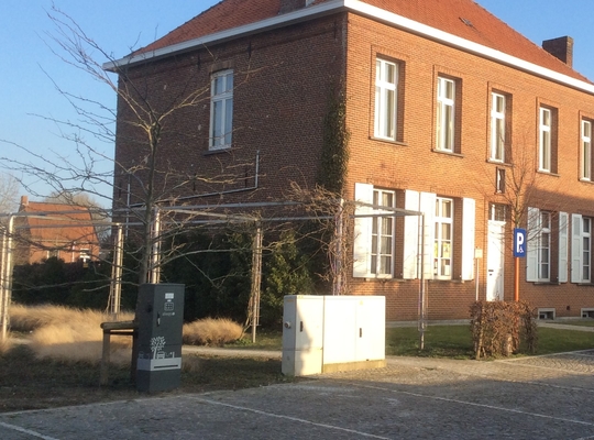 Oplaadpunt aan pastorij / foto van zondag 18 februari 2018