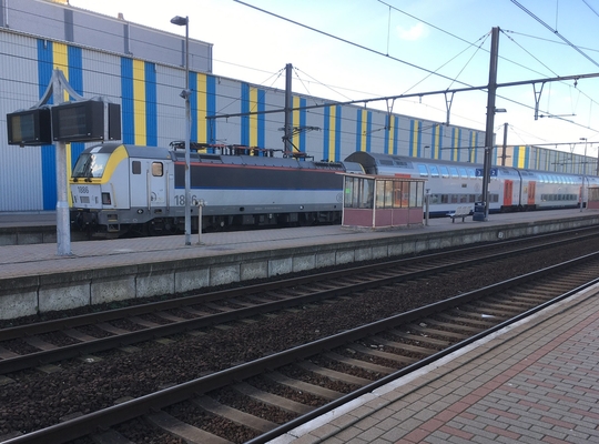 Trein in station Lichtervelde 7 januari 2018 trein onder een winterzonnetje